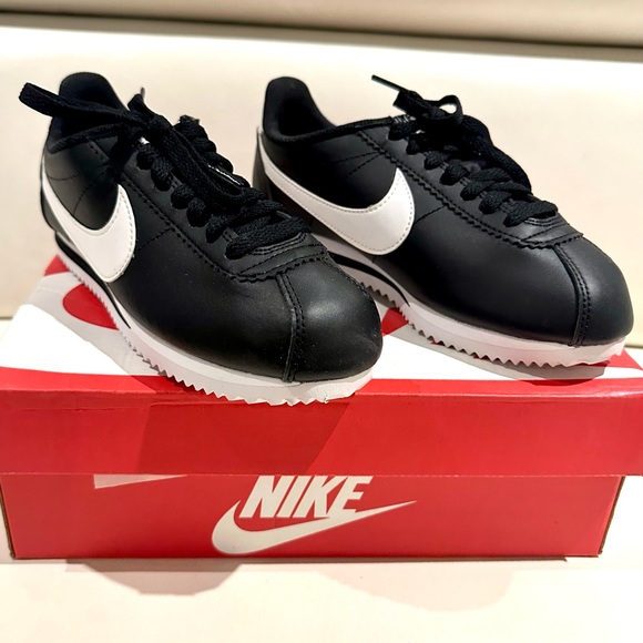 Nike Classic Cortez Black White Shoes - Picture 1 of 7
